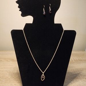 Elegant Gold Necklace and Earring Set